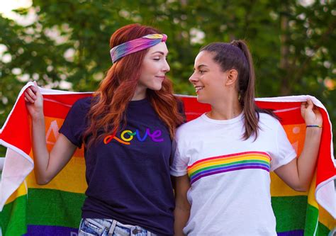 Lesbian.com : Connecting lesbians worldwide .